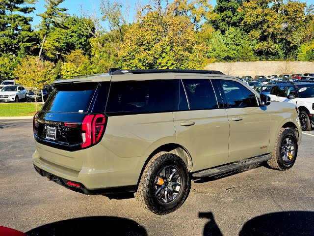 Used 2025 Ford Expedition Tremor AWD/4WD image 8