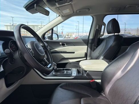 Used 2024 Kia Carnival LX image 21