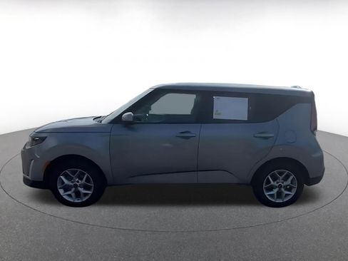 Used 2025 Kia Soul LX w/ LX Technology Package FWD image 8