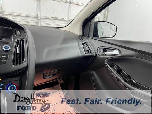 Used 2017 Ford Focus SE image 35