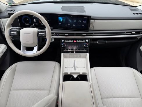 Certified 2025 Hyundai Santa Fe SEL image 15