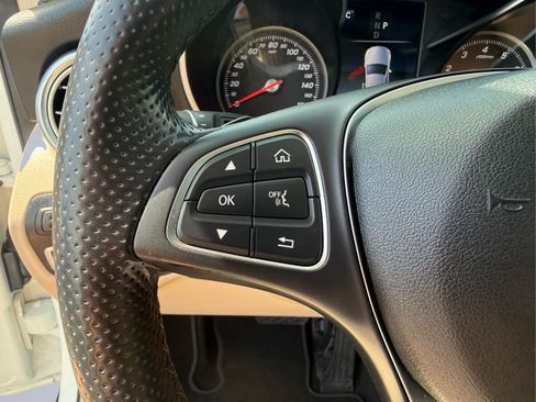 Used 2018 Mercedes-Benz GLC 300 4MATIC image 30