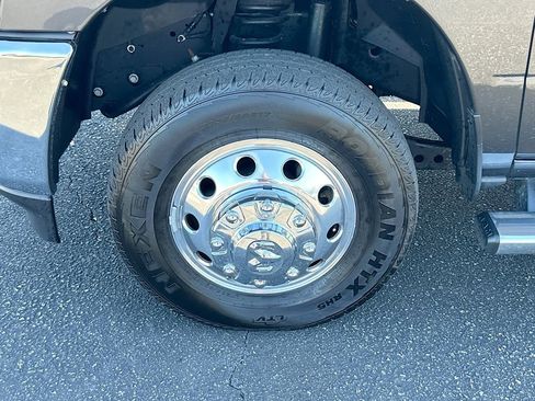 Used 2024 RAM 3500 Laramie w/ Chrome Bumper Package image 31