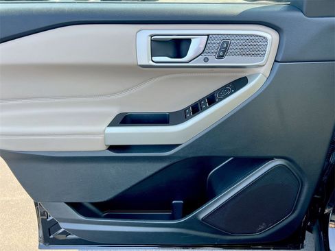 Used 2023 Ford Explorer Limited image 19