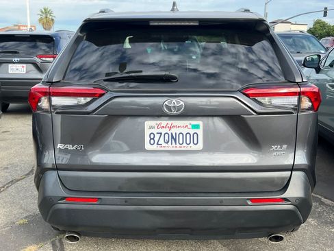 Used 2021 Toyota RAV4 XLE Premium AWD/4WD image 5