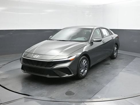 Used 2024 Hyundai Elantra SEL FWD image 1