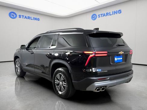 Used 2025 Chevrolet Traverse LT w/ Driver Confidence Package image 5