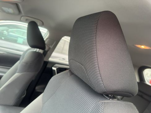 Used 2021 Toyota RAV4 LE AWD/4WD image 19