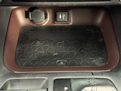 Used 2019 Toyota RAV4 Limited image 29