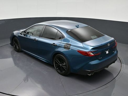 Used 2025 Toyota Camry SE w/ Convenience Package image 12