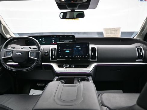 Used 2025 Ford Expedition Max Platinum AWD/4WD image 16