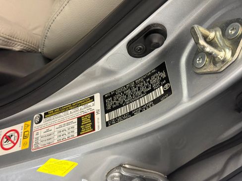 Used 2016 Toyota Avalon XLE Premium image 19