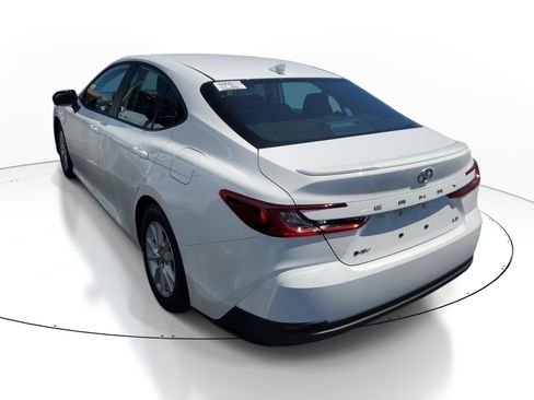 Used 2025 Toyota Camry LE w/ Convenience Package image 4