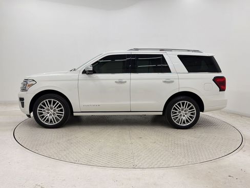 Used 2022 Ford Expedition Platinum AWD/4WD image 2