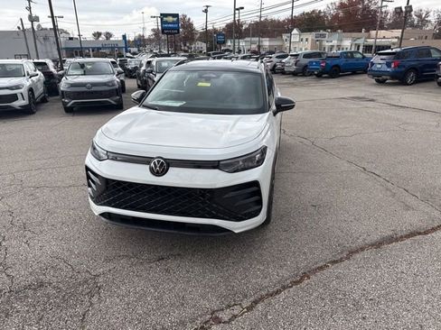 New 2026 Volkswagen Tiguan SE R-Line image 7