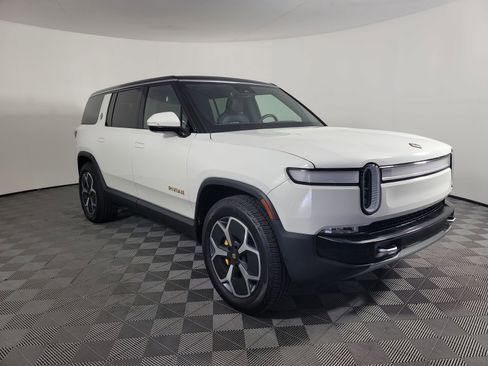 Used 2024 Rivian R1S Adventure AWD/4WD image 7