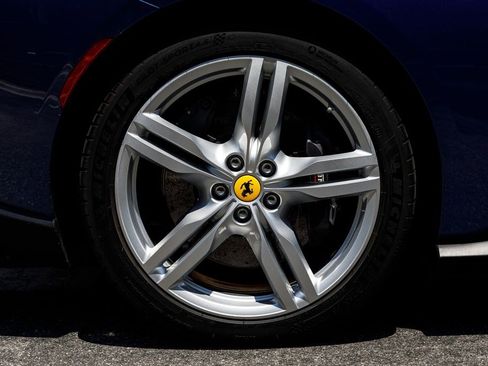 Used 2019 Ferrari Portofino image 38