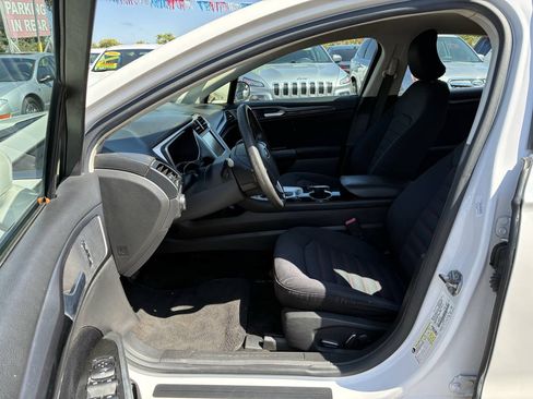 Used 2015 Ford Fusion SE FWD image 3