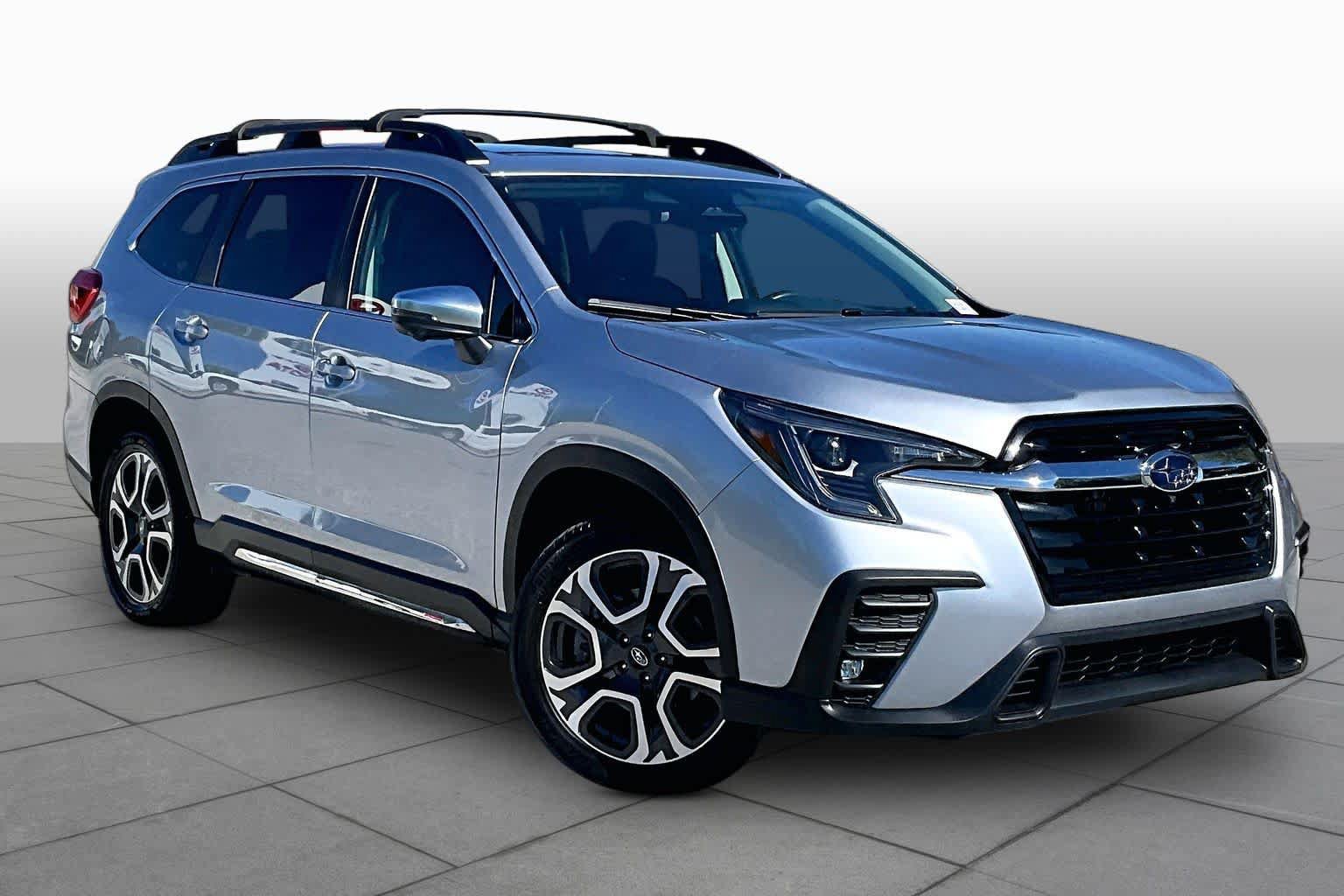 Used 2023 Subaru Ascent Limited w/ Technology Package AWD/4WD image 3