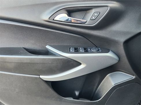 Used 2024 Chevrolet Trax LS w/ LS Convenience Package FWD image 25