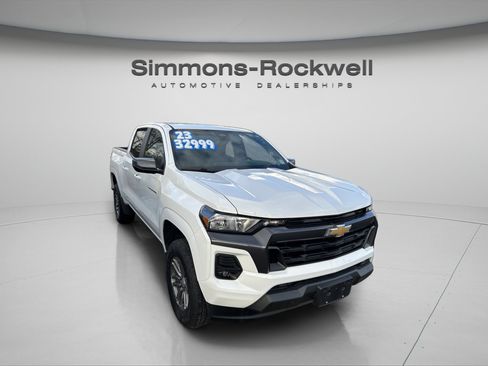 Used 2023 Chevrolet Colorado LT w/ LT Convenience Package II AWD/4WD image 5