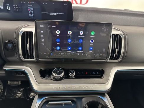 New 2025 Ford Expedition Max Platinum w/ Driver's Package image 11