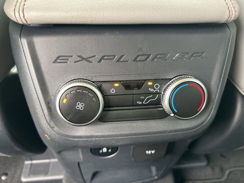 Used 2025 Ford Explorer Active w/ Active Comfort Package RWD image 25