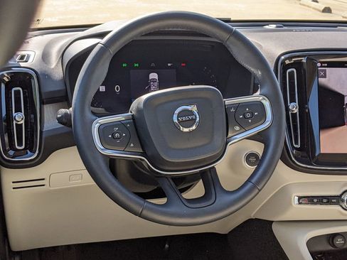 Certified 2024 Volvo XC40 B5 Ultimate w/ Climate Package AWD/4WD image 14