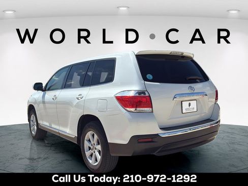 Used 2012 Toyota Highlander FWD w/ Tow Pkg image 13