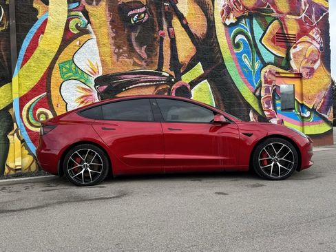 Used 2021 Tesla Model 3 Performance image 2