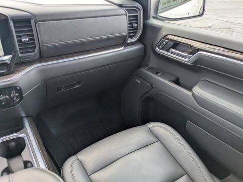 Used 2022 Chevrolet Silverado 1500 RST w/ Convenience Package II AWD/4WD image 16