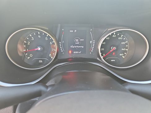 Used 2021 Jeep Compass Latitude w/ Sun and Sound Group AWD/4WD image 18