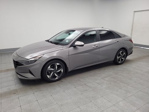Used 2023 Hyundai Elantra SEL w/ Convenience Package FWD image 3