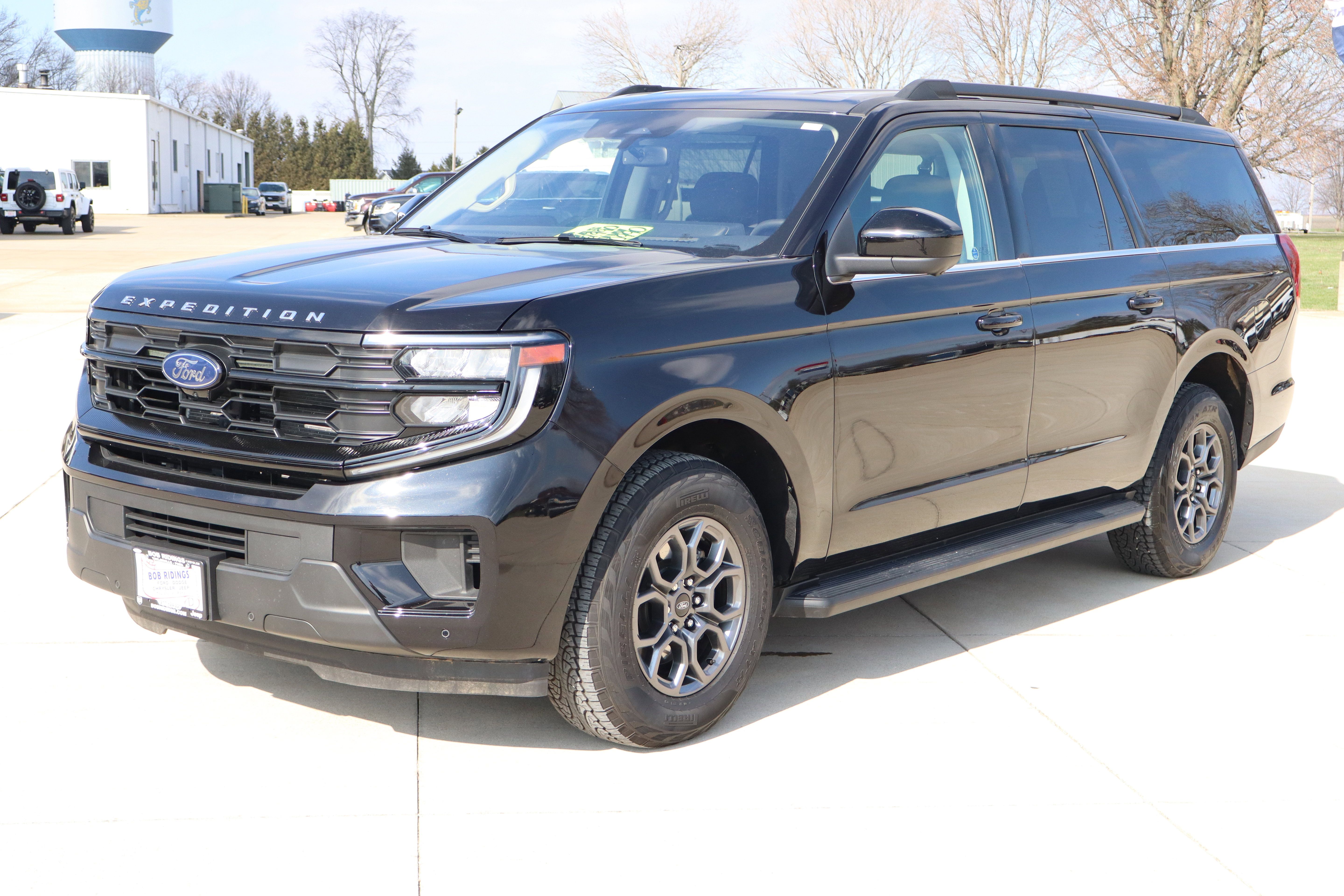 Used 2025 Ford Expedition Max Active AWD/4WD image 2