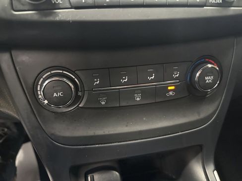 Used 2018 Nissan Sentra S image 39