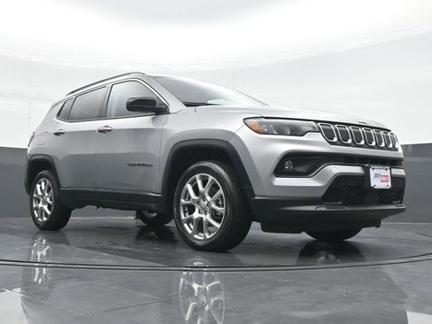 Used 2022 Jeep Compass Latitude image 24
