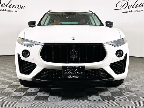 Used 2022 Maserati Levante Modena AWD/4WD image 2