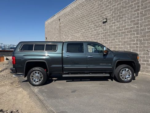 Used 2017 GMC Sierra 2500 Denali w/ Duramax Plus Package image 4