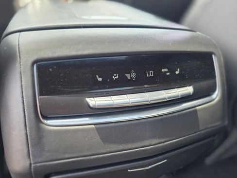 Used 2023 Cadillac Escalade Premium Luxury image 19