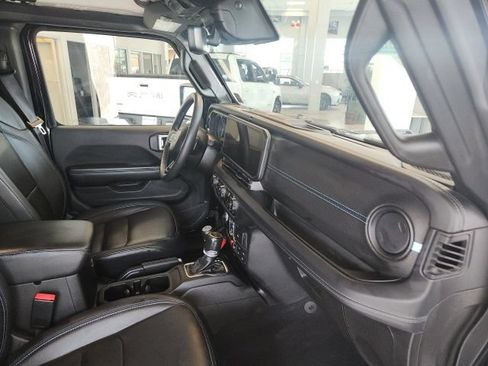 Used 2024 Jeep Wrangler Unlimited Rubicon 4xe AWD/4WD image 19