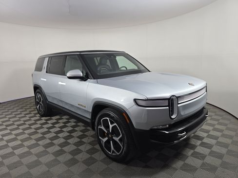 Used 2024 Rivian R1S Adventure AWD/4WD image 7