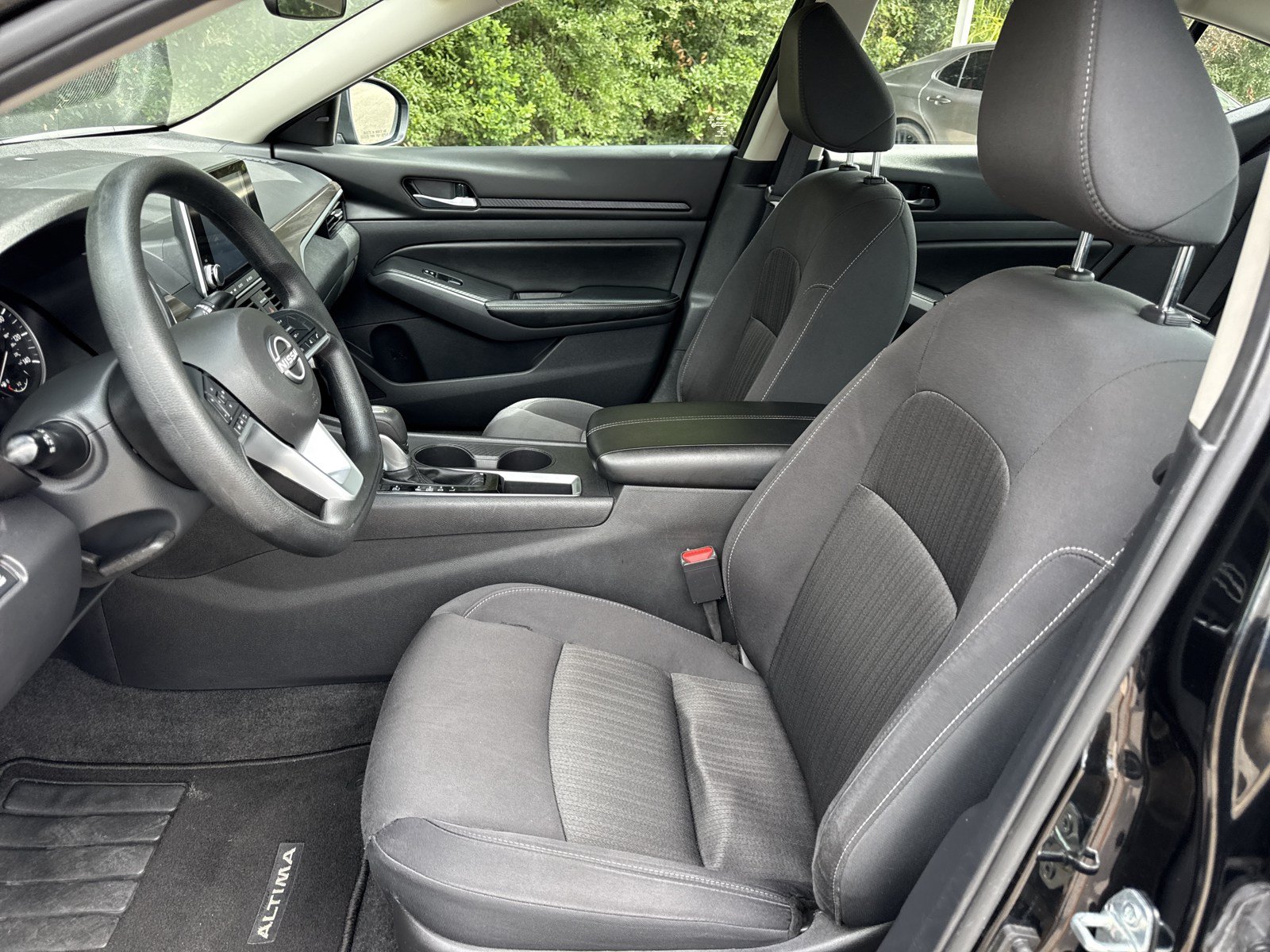 Used 2025 Nissan Altima 2.5 SV FWD image 11