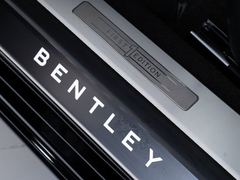 Certified 2025 Bentley Flying Spur Plug-In Hybrid image 13