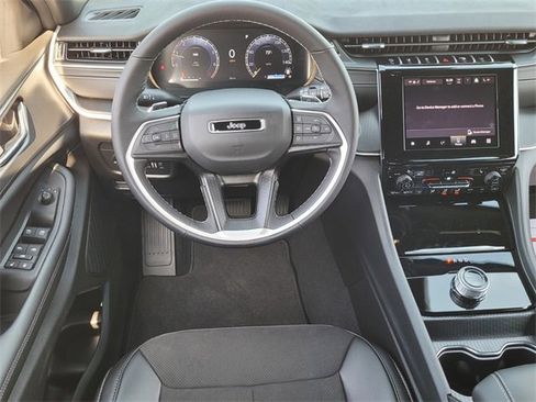 New 2024 Jeep Grand Cherokee L Altitude image 9