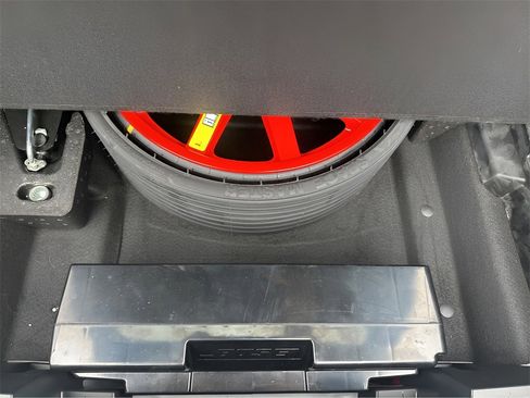 Used 2020 Porsche Macan image 52