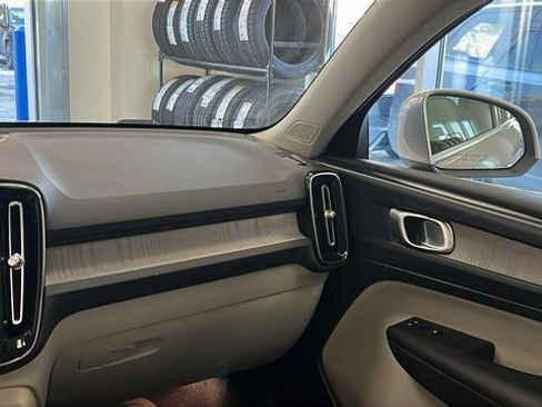 Certified 2023 Volvo XC40 B5 Plus w/ Climate Package image 22