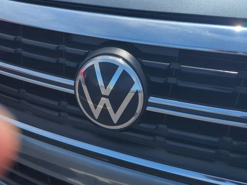 Used 2023 Volkswagen Jetta SE w/ Panoramic Sunroof Package FWD image 23