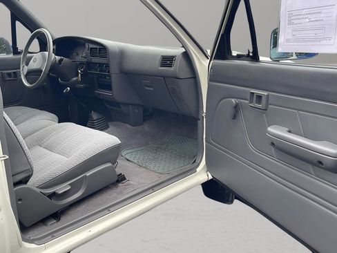 Used 1994 Toyota Pickup DX image 15
