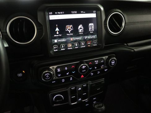 Used 2018 Jeep Wrangler Unlimited Sahara w/ Quick Order Package 24M Moab AWD/4WD image 23