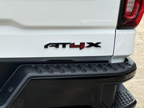 New 2026 GMC Sierra 1500 AT4X w/ LPO, Black Badging Package AWD/4WD image 9
